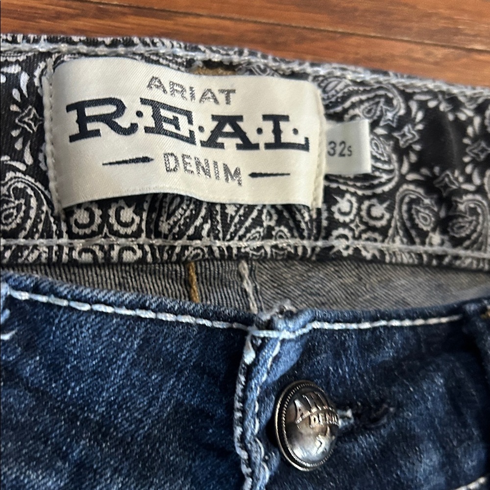 Ariat R.E.A.L. Mid Rise Stretch Entwined Boot Cut Jeans Med‎ Wash Size 32 Short - Picture 2 of 10